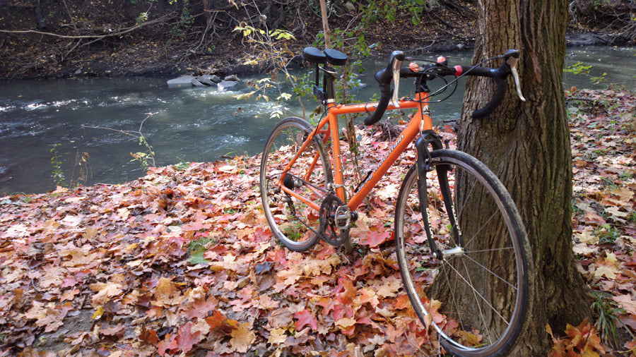 Noseless bike seat by Spongy Wonder completes on a beautiful Rocky Mountain gravel bike. The perfect prostate safe bike seat.