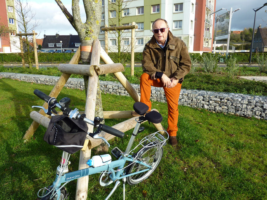 No nose bicycle saddle on a Dahon folding bike in the Netherlands. Our prostate friendly bicycle saddle fits everything!